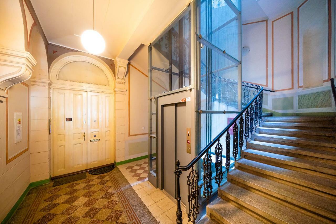 Luxurious Woodrow Wilson Apt In Prague Centre Exterior photo
